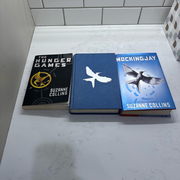 Hunger Games, Mocking Jay, Catching Fire Books - Picture 7 of 12
